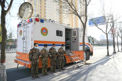 山西省人防辦信息保障中心值守人員肅立默哀，向英雄致敬、愿逝者安息